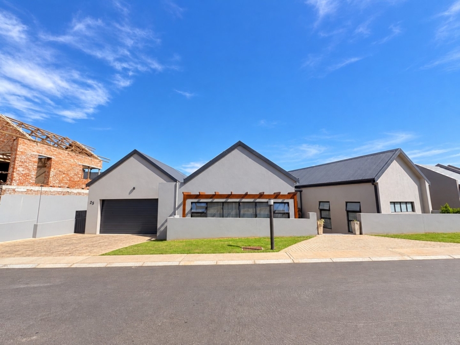 3 Bedroom Property for Sale in Outeniquasbosch Western Cape